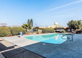 Fresno City Inn hotel thumbnail 7