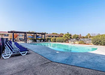 Fresno City Inn hotel thumbnail 8