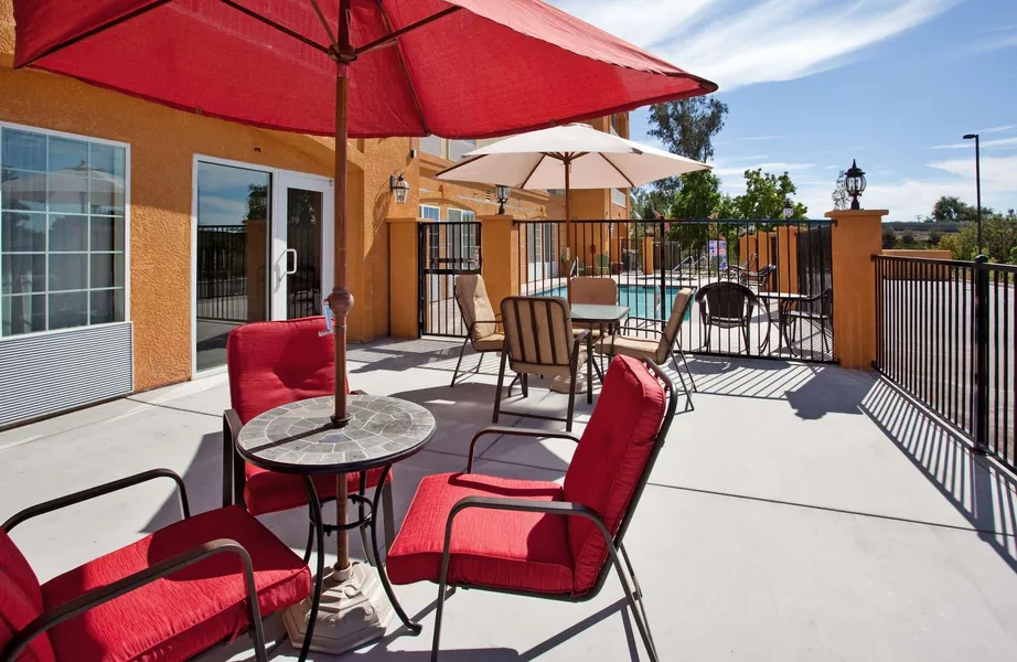 La Quinta Inn & Suites by Wyndham Fowler hotel detail image 2
