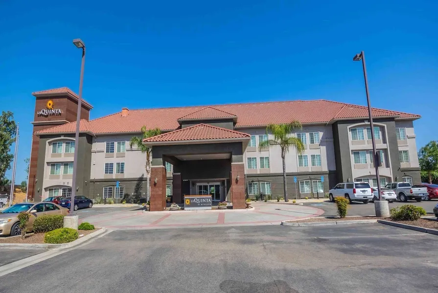 La Quinta Inn & Suites by Wyndham Fowler hotel detail image 6