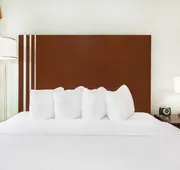 Ramada by Wyndham Carlyle hotel detail image 4