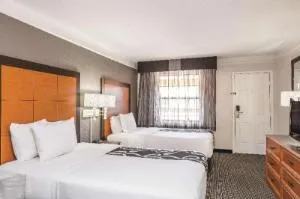 Travelodge by Wyndham El Paso - Airport hotel thumbnail 2