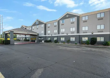 HiWay Inn Express of Broken Bow hotel thumbnail 3