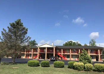 Americas Inn hotel thumbnail 3