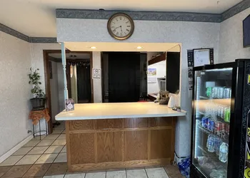 Americas Inn hotel thumbnail 5