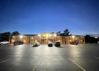 Americas Inn hotel thumbnail 8