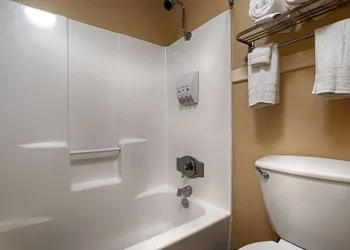 Surestay Hotel By Best Western Zapata hotel thumbnail 5
