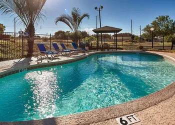 Surestay Hotel By Best Western Zapata hotel thumbnail 8