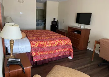 Riviera Inn & Suites hotel thumbnail 4
