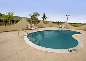 Riviera Inn & Suites hotel thumbnail 8