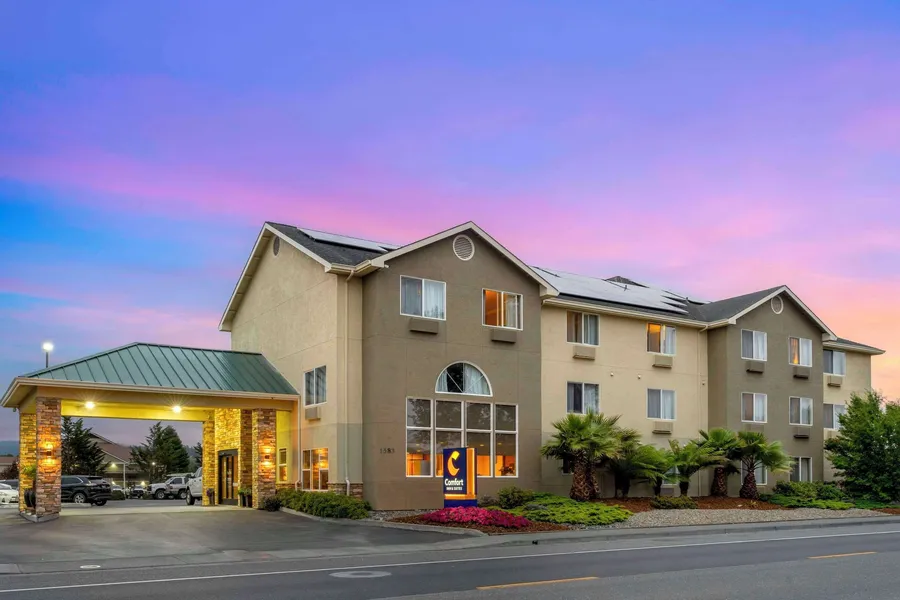 Comfort Inn & Suites Redwood Country hotel detail image 2