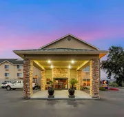Comfort Inn & Suites Redwood Country hotel detail image 5