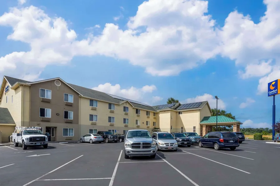 Comfort Inn & Suites Redwood Country hotel detail image 6