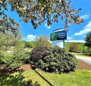 Holiday Inn Express & Suites Lincoln East - White Mountains by IHG hotel detail image 3