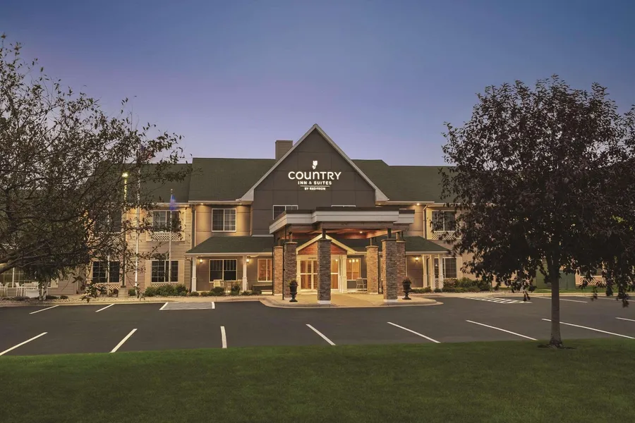 Country Inn & Suites by Radisson, Willmar, MN hotel detail image 2