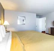 Quality Inn & Suites University/Airport hotel detail image 5