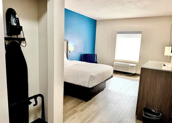 Americas Best Value Inn Louisville hotel thumbnail 6