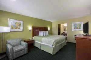 Days Inn & Suites by Wyndham Big Spring hotel thumbnail 4
