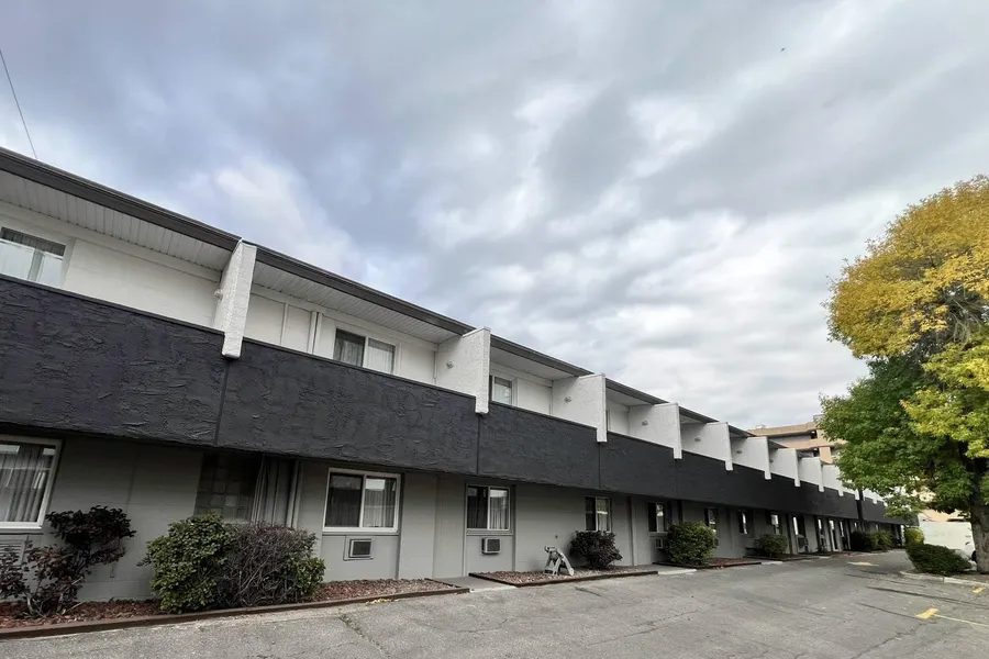 Econo Lodge Motel Village hotel detail image 6