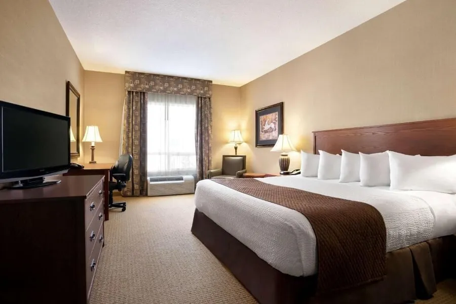 Days Inn & Suites by Wyndham Strathmore hotel detail image 6