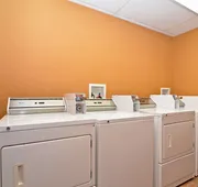 Econo Lodge Inn & Suites University hotel detail image 7
