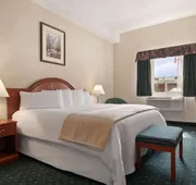 Travelodge by Wyndham Strathmore hotel detail image 5