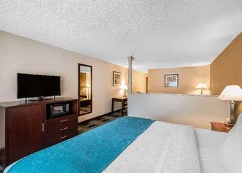 Clarion Inn Near Jblm hotel thumbnail 5