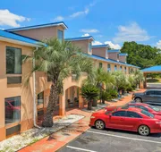 Gray Inn and Suites hotel detail image 7