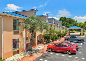 Gray Inn and Suites hotel thumbnail 7