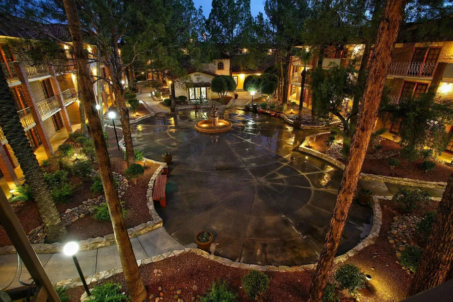 DoubleTree Suites by Hilton Tucson Airport hotel detail image 6