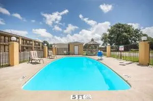 Days Inn by Wyndham Tallulah hotel thumbnail 3