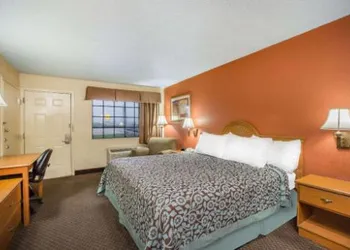 Days Inn by Wyndham Tallulah hotel thumbnail 2