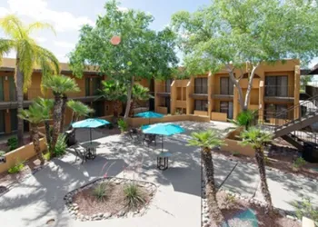 Ramada by Wyndham Tucson Airport hotel thumbnail 2