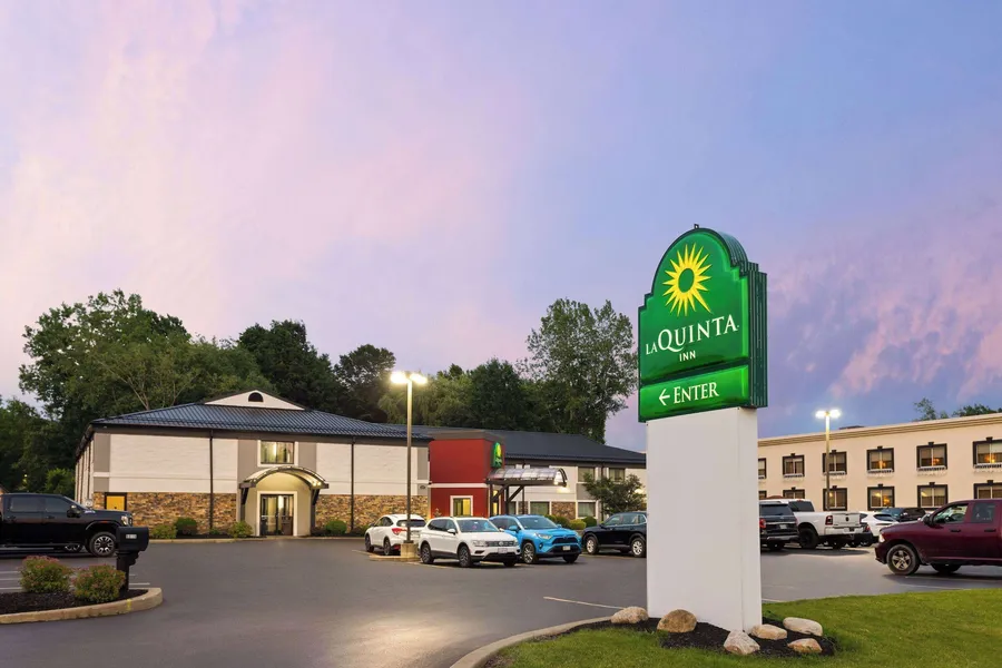 La Quinta Inn by Wyndham Buffalo Airport hotel detail image 2