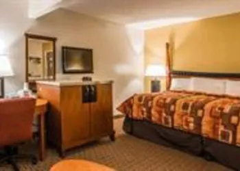 Econo Lodge hotel thumbnail 2