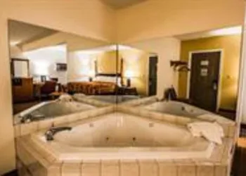 Econo Lodge hotel thumbnail 8