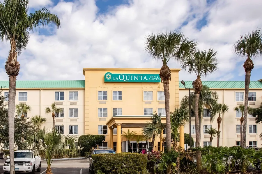 La Quinta Inn & Suites by Wyndham Melbourne Viera hotel detail image 2