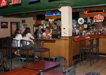 Gladstone Inn & Suites hotel thumbnail 6