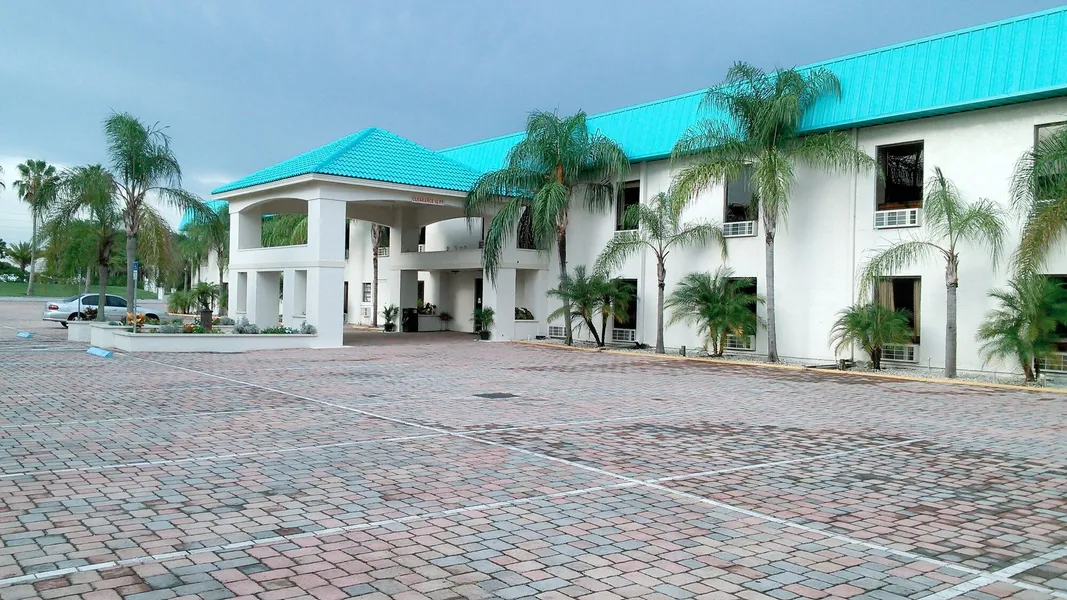 Lakeshore Resort and Marina hotel detail image 2