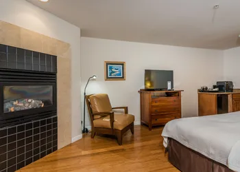 Little Sur Inn hotel thumbnail 3