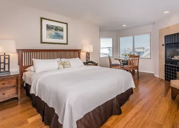 Little Sur Inn hotel thumbnail 6