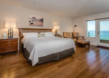 Little Sur Inn hotel thumbnail 8
