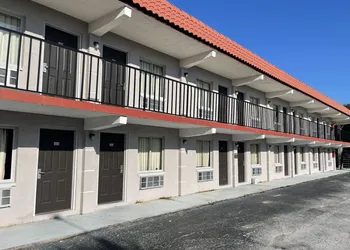 Clearwater Inn hotel thumbnail 2