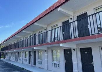 Clearwater Inn hotel thumbnail 3