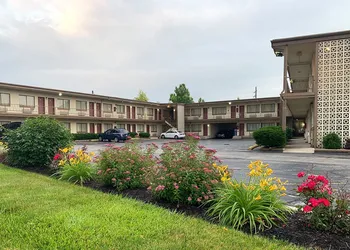 Campus Inn hotel thumbnail 2