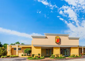 Super 8 by Wyndham Norman hotel thumbnail 2