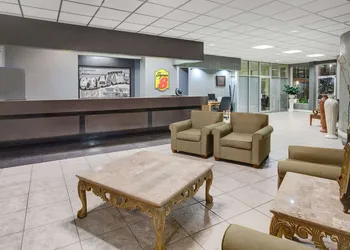 Super 8 by Wyndham Norman hotel thumbnail 3