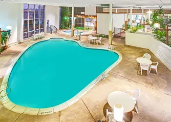 Super 8 by Wyndham Norman hotel thumbnail 8