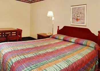 Econo Inn and Suites hotel thumbnail 6