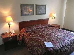Country Hearth Inn & Suites Willard hotel thumbnail 3